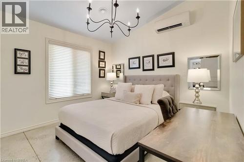 232 Paris Road E, Brantford, ON - Indoor Photo Showing Bedroom