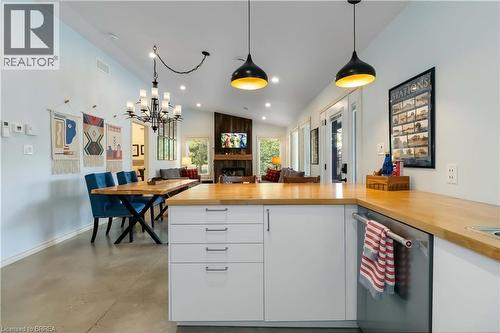 232 Paris Road E, Brantford, ON - Indoor Photo Showing Kitchen