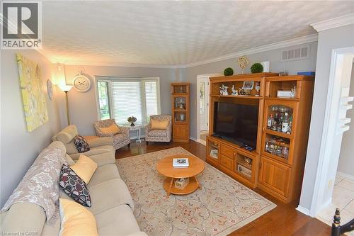 11 Jacqueline Boulevard, Hamilton, ON - Indoor Photo Showing Living Room