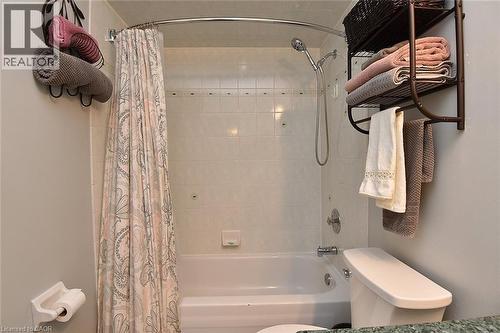 11 Jacqueline Boulevard, Hamilton, ON - Indoor Photo Showing Bathroom