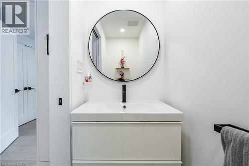 5135 Mulberry Drive, Burlington, ON - Indoor Photo Showing Laundry Room