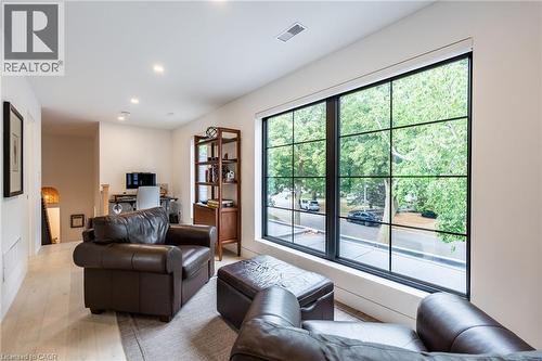 5135 Mulberry Drive, Burlington, ON - Indoor Photo Showing Living Room