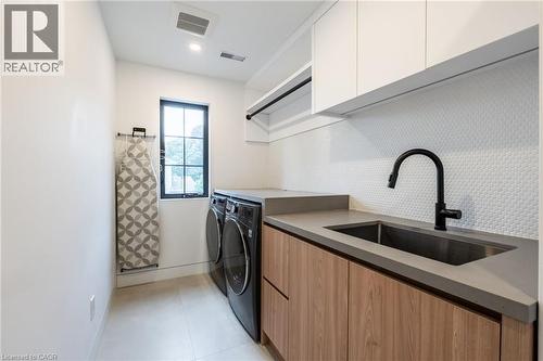 5135 Mulberry Drive, Burlington, ON - Indoor Photo Showing Laundry Room