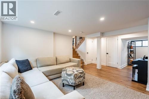 5135 Mulberry Drive, Burlington, ON - Indoor