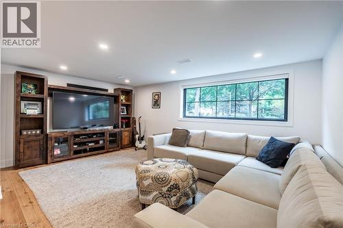 5135 Mulberry Drive, Burlington, ON - Indoor Photo Showing Living Room