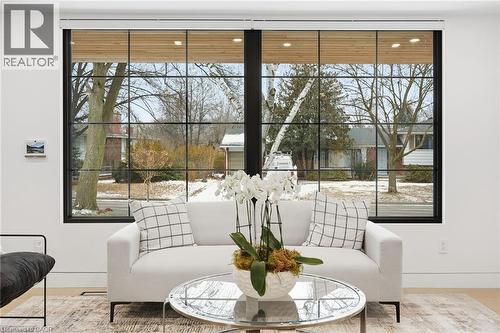 5135 Mulberry Drive, Burlington, ON - Indoor