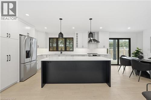 5135 Mulberry Drive, Burlington, ON - Indoor Photo Showing Kitchen With Upgraded Kitchen