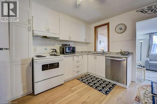 458 Upper Wentworth Street, Hamilton, ON - Indoor Photo Showing Kitchen