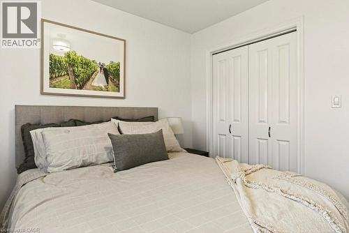 7 Prince Charles Drive, St. Catharines, ON - Indoor Photo Showing Bedroom