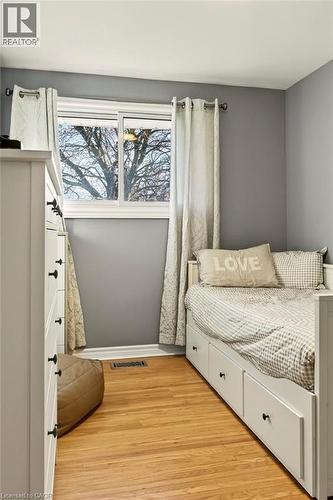 7 Prince Charles Drive, St. Catharines, ON - Indoor Photo Showing Bedroom