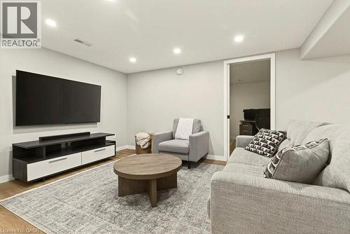 7 Prince Charles Drive, St. Catharines, ON - Indoor