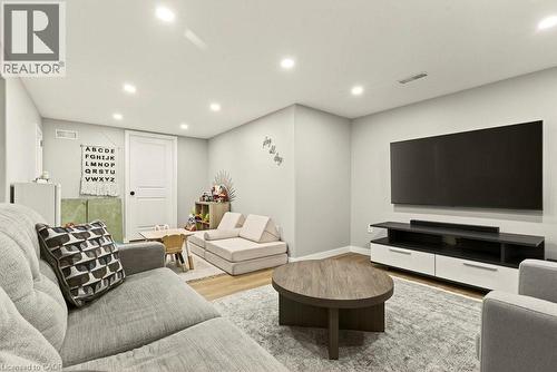 7 Prince Charles Drive, St. Catharines, ON - Indoor