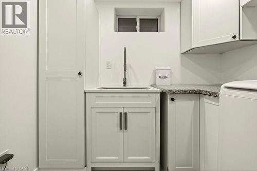 7 Prince Charles Drive, St. Catharines, ON - Indoor Photo Showing Laundry Room
