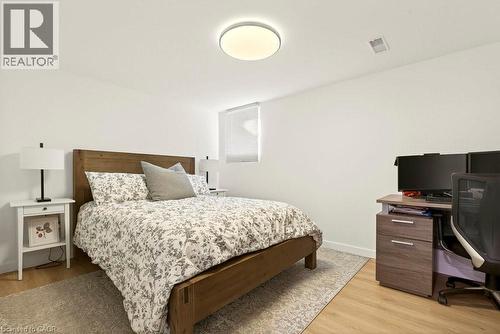 7 Prince Charles Drive, St. Catharines, ON - Indoor Photo Showing Bedroom