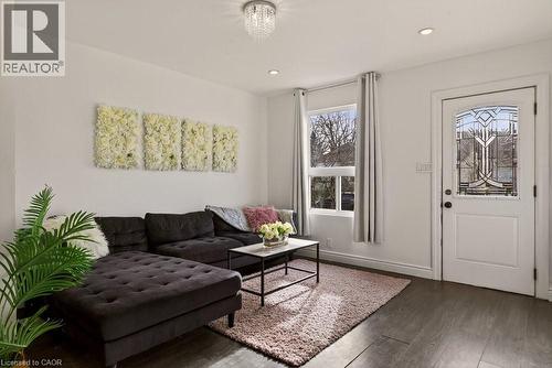 163 Hope Avenue, Hamilton, ON - Indoor Photo Showing Living Room