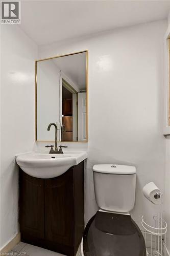 163 Hope Avenue, Hamilton, ON - Indoor Photo Showing Bathroom
