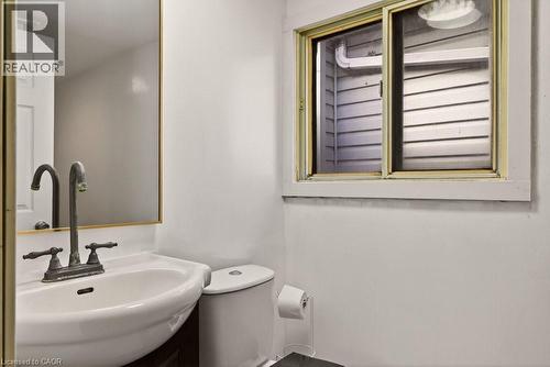 163 Hope Avenue, Hamilton, ON - Indoor Photo Showing Bathroom