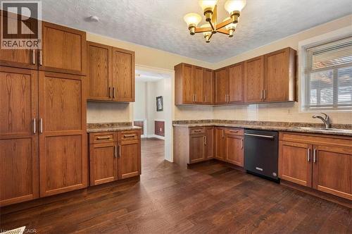 136 Wellington Street N, Kitchener, ON - Indoor Photo Showing Kitchen