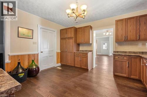 136 Wellington Street N, Kitchener, ON - Indoor Photo Showing Kitchen