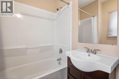 Main floor 4 pc - 136 Wellington Street N, Kitchener, ON - Indoor Photo Showing Bathroom