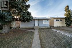 405 8 Avenue E  Bow Island, AB T0K 0G0