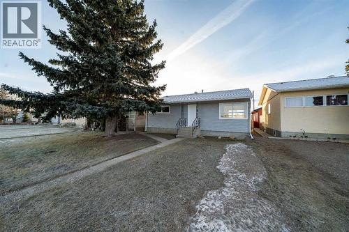 405 8 Avenue E, Bow Island, AB - Outdoor