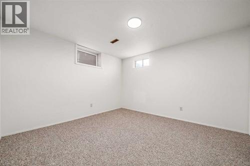 405 8 Avenue E, Bow Island, AB - Indoor Photo Showing Other Room