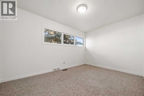 405 8 Avenue E, Bow Island, AB - Indoor Photo Showing Other Room