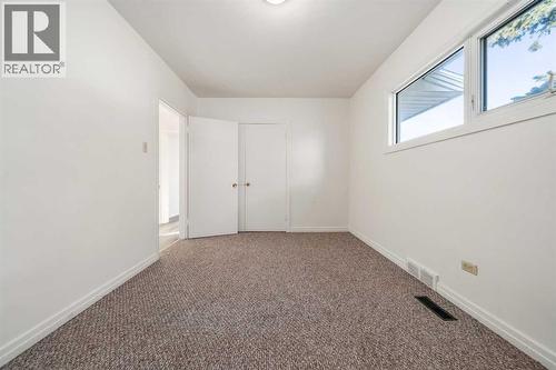 405 8 Avenue E, Bow Island, AB - Indoor Photo Showing Other Room