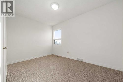 405 8 Avenue E, Bow Island, AB - Indoor Photo Showing Other Room