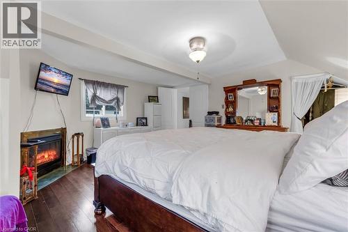 143 Walter Avenue S, Hamilton, ON - Indoor Photo Showing Bedroom