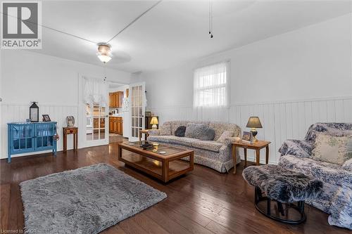 143 Walter Avenue S, Hamilton, ON - Indoor Photo Showing Living Room