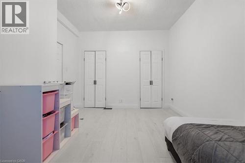 39 Division Street, Hamilton, ON - Indoor Photo Showing Bedroom