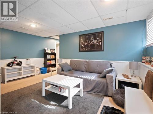 105 Calla Terrace, Welland, ON - Indoor Photo Showing Living Room