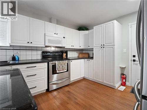 105 Calla Terrace, Welland, ON - Indoor Photo Showing Kitchen