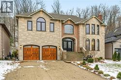 82 MAPLE Drive  Stoney Creek, ON L8G 3C2