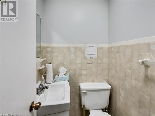 51 Augusta Street, Hamilton, ON - Indoor Photo Showing Bathroom