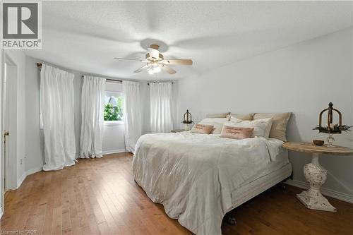 2139 Bushtrail Court, Burlington, ON - Indoor Photo Showing Bedroom