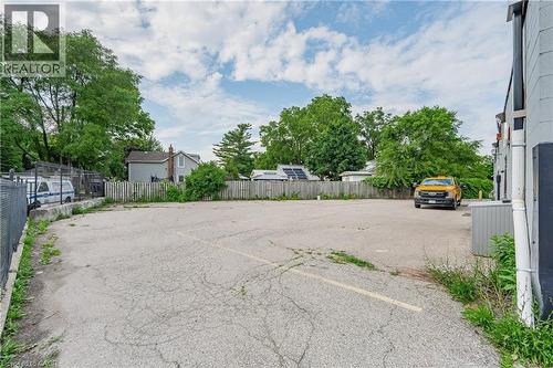 8 Oxford Street, Cambridge, ON 