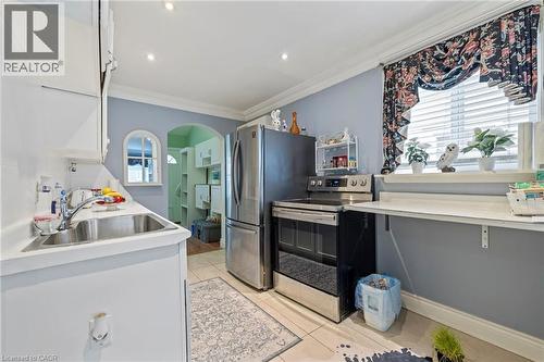 15 Dalhousie Avenue, Hamilton, ON - Indoor Photo Showing Kitchen