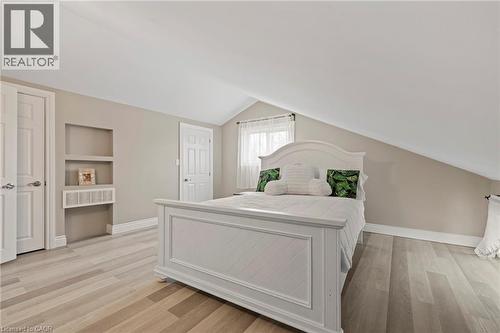 15 Dalhousie Avenue, Hamilton, ON - Indoor Photo Showing Bedroom