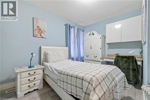 15 Dalhousie Avenue, Hamilton, ON - Indoor Photo Showing Bedroom