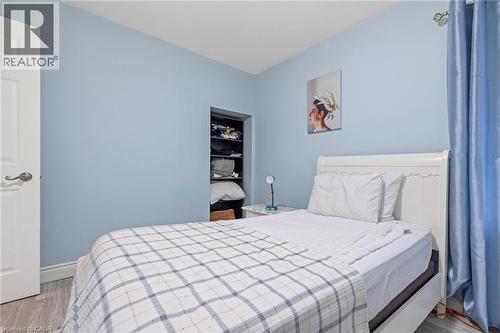 15 Dalhousie Avenue, Hamilton, ON - Indoor Photo Showing Bedroom