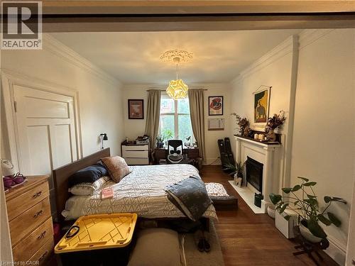 207 Charlton Avenue W Unit# Main, Hamilton, ON - Indoor Photo Showing Bedroom