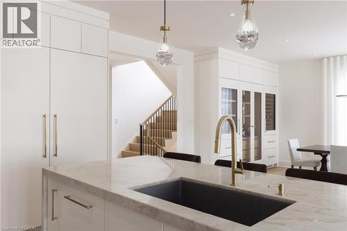 540 Patricia Drive, Oakville, ON - Indoor Photo Showing Kitchen