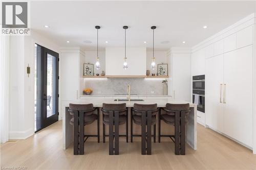 540 Patricia Drive, Oakville, ON - Indoor Photo Showing Kitchen With Upgraded Kitchen