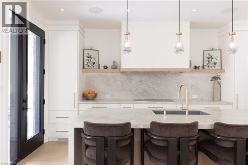 540 Patricia Drive, Oakville, ON - Indoor Photo Showing Kitchen With Upgraded Kitchen