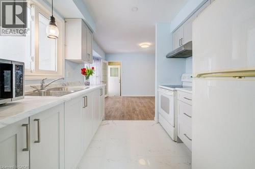 33 Garland Crescent, London, ON - Indoor Photo Showing Kitchen With Double Sink