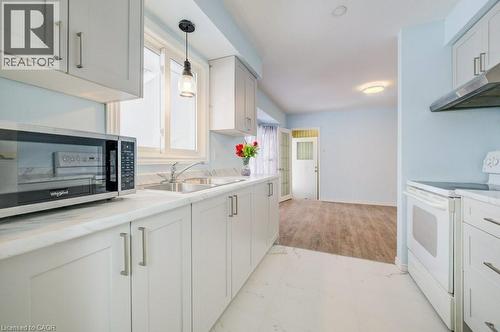 33 Garland Crescent, London, ON - Indoor Photo Showing Kitchen With Double Sink