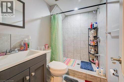 33 Garland Crescent, London, ON - Indoor Photo Showing Bathroom